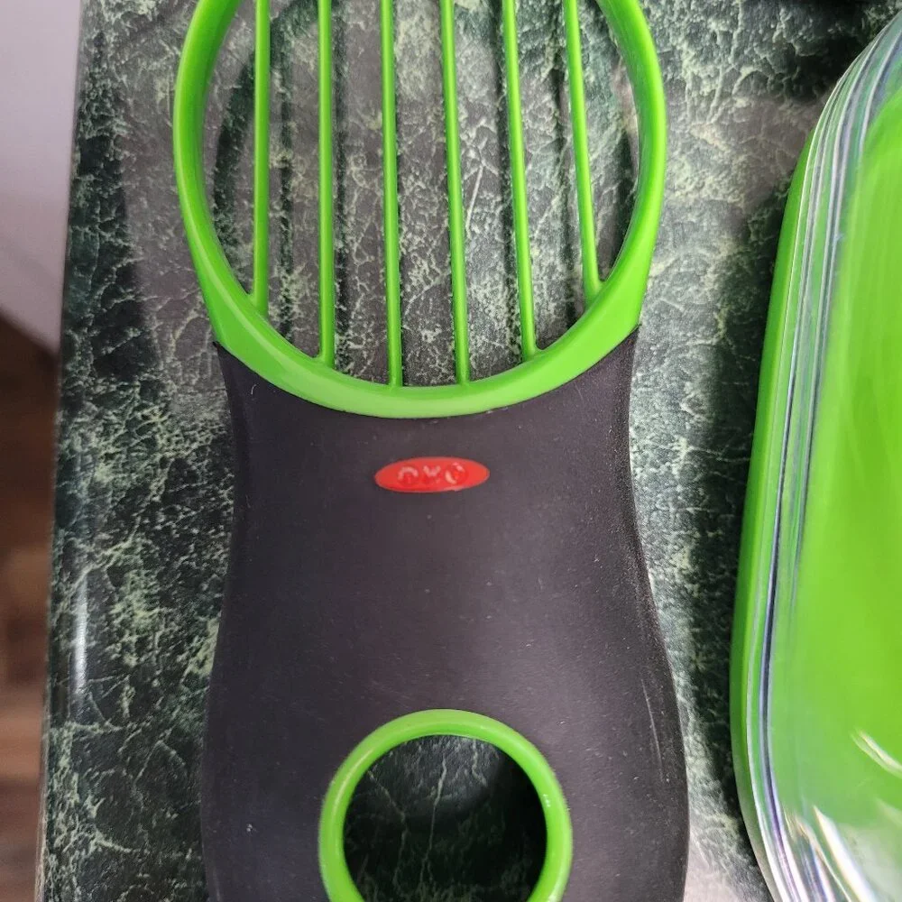 Oxo 3 in 1 Avocado Slicer, Avo Saver, Avocado Container NWOT